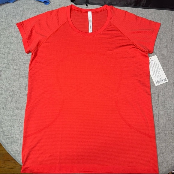 Lululemon Swiftly Tech 2.0 Short Sleeve Short Womens Size 16 Love Red NWT - Picture 7 of 11
